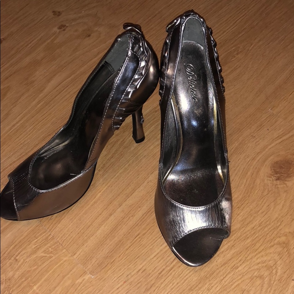 🔥🔥Peep toe heels by Delicioso Sz 9